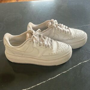 Woman’s platform Nike Air Force 1